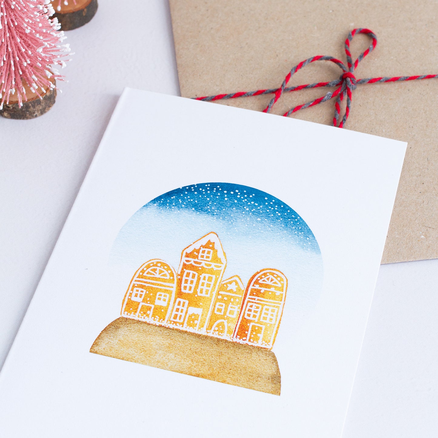 SNOW GLOBE - GINGERBREAD HOUSES